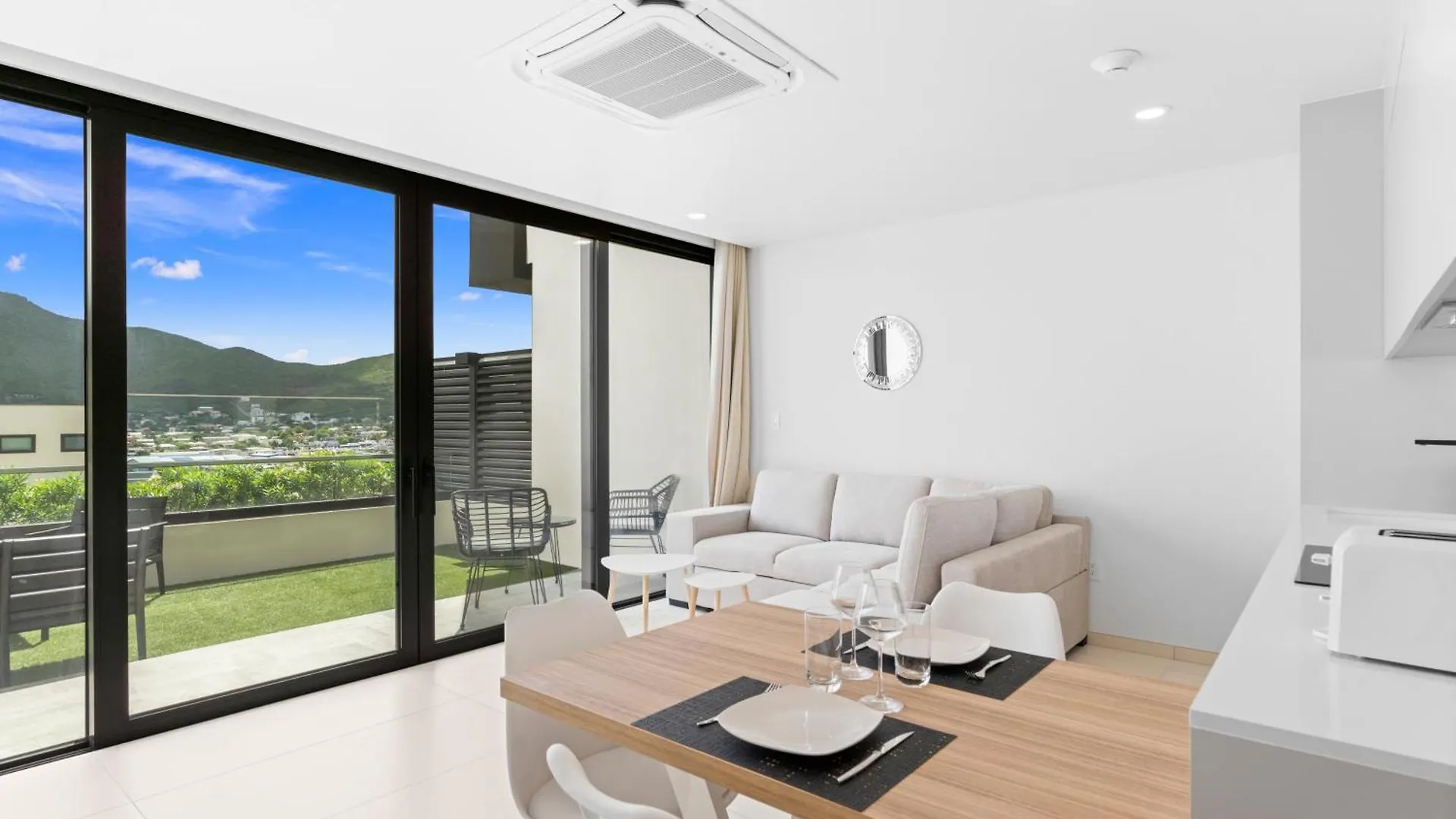 The Hills Residence Simpson Bay Aparthotel